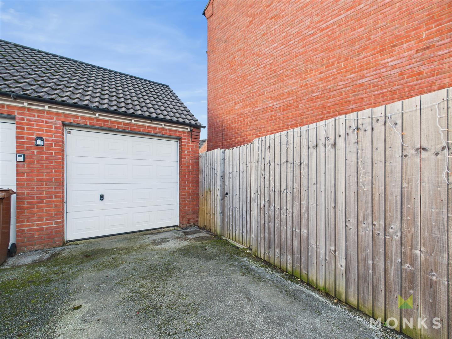 12 Weaver Close, Oswestry, SY11 2NW For Sale